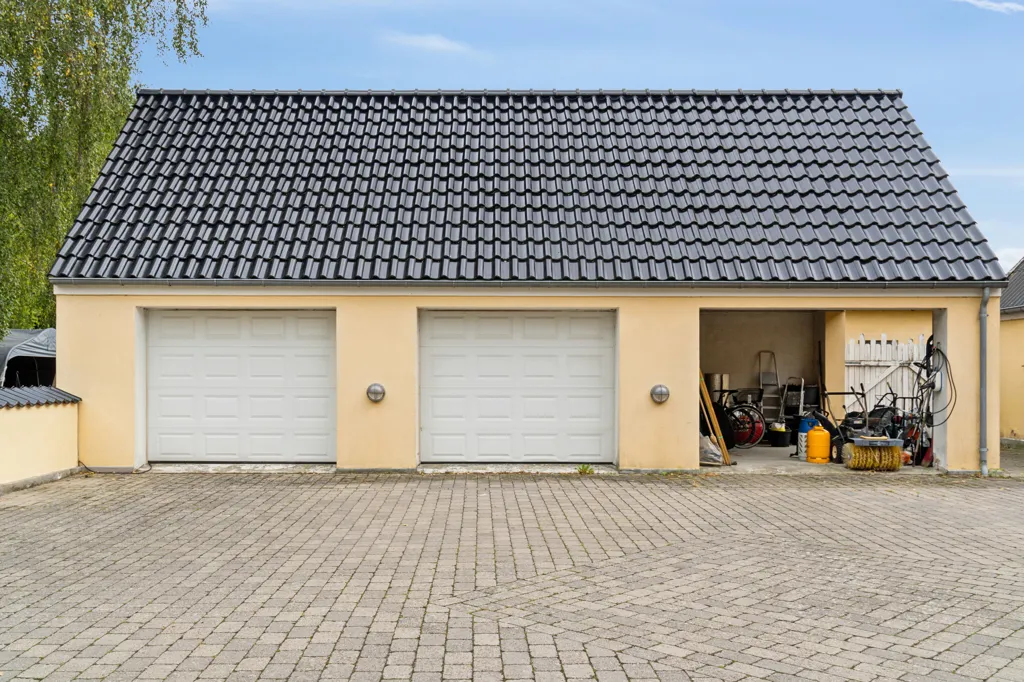 Välivaade - Villa with Equestrian Facilities in Hillerød