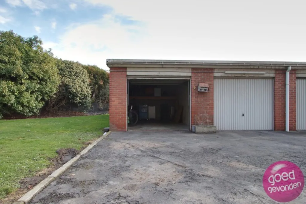 Garage - Appartement avec terrasses et garage à Tongeren-Borgloon