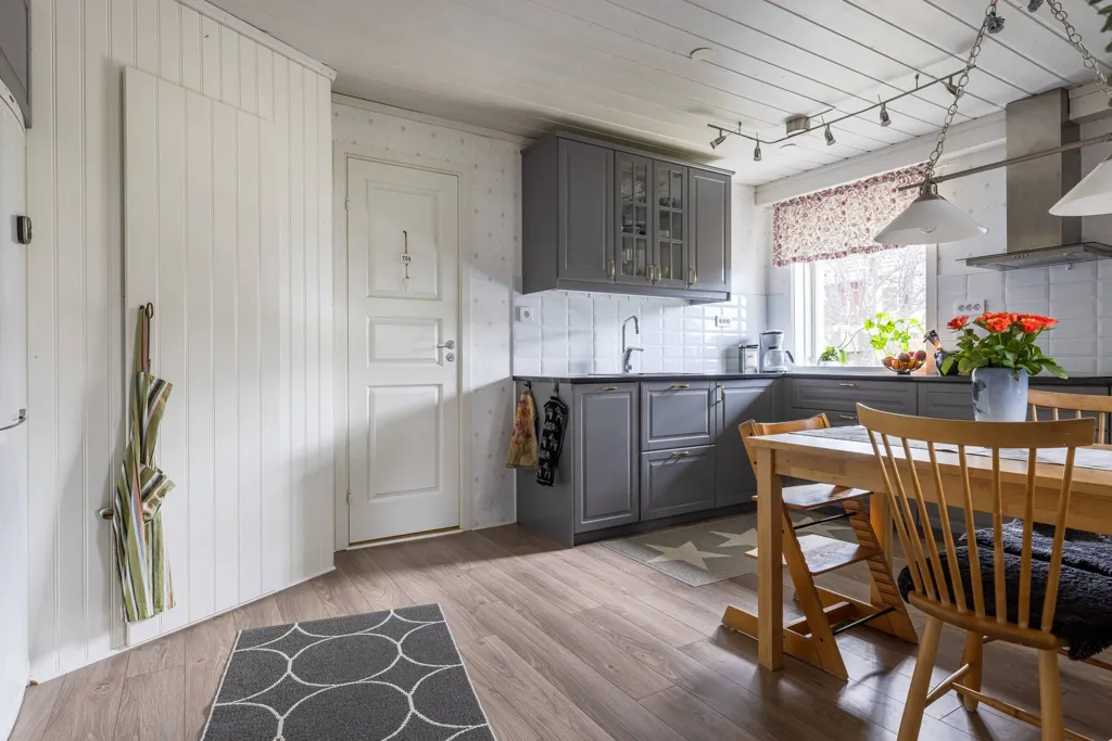 Söögituba - Eco-Friendly Villa with Garden in Östnor