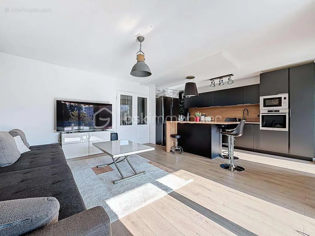 Living Room - T3 Apartment with Terrace in Échirolles