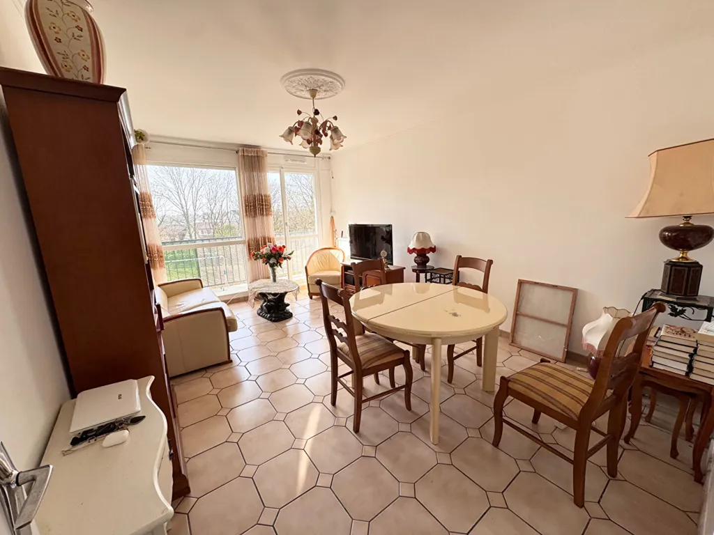 Sala da pranzo - 4-Piece Flat with Balcony in Viry-Châtillon