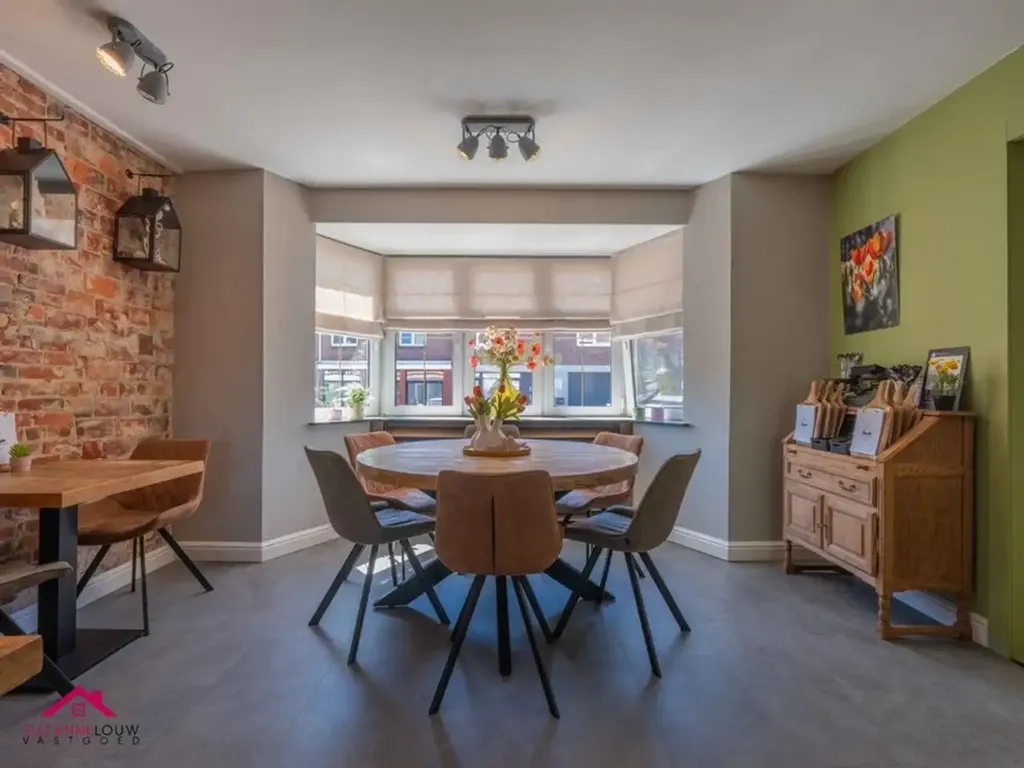 Sala da pranzo - Modernised House in Central Closed Development