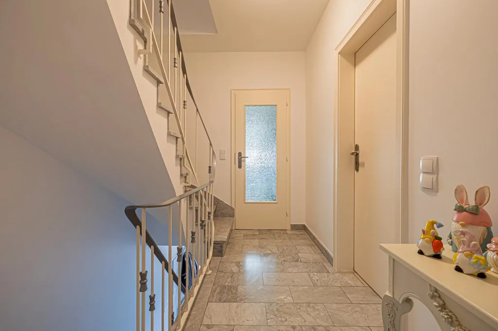Hallway - Spacious Maison with Garden in Soleuvre