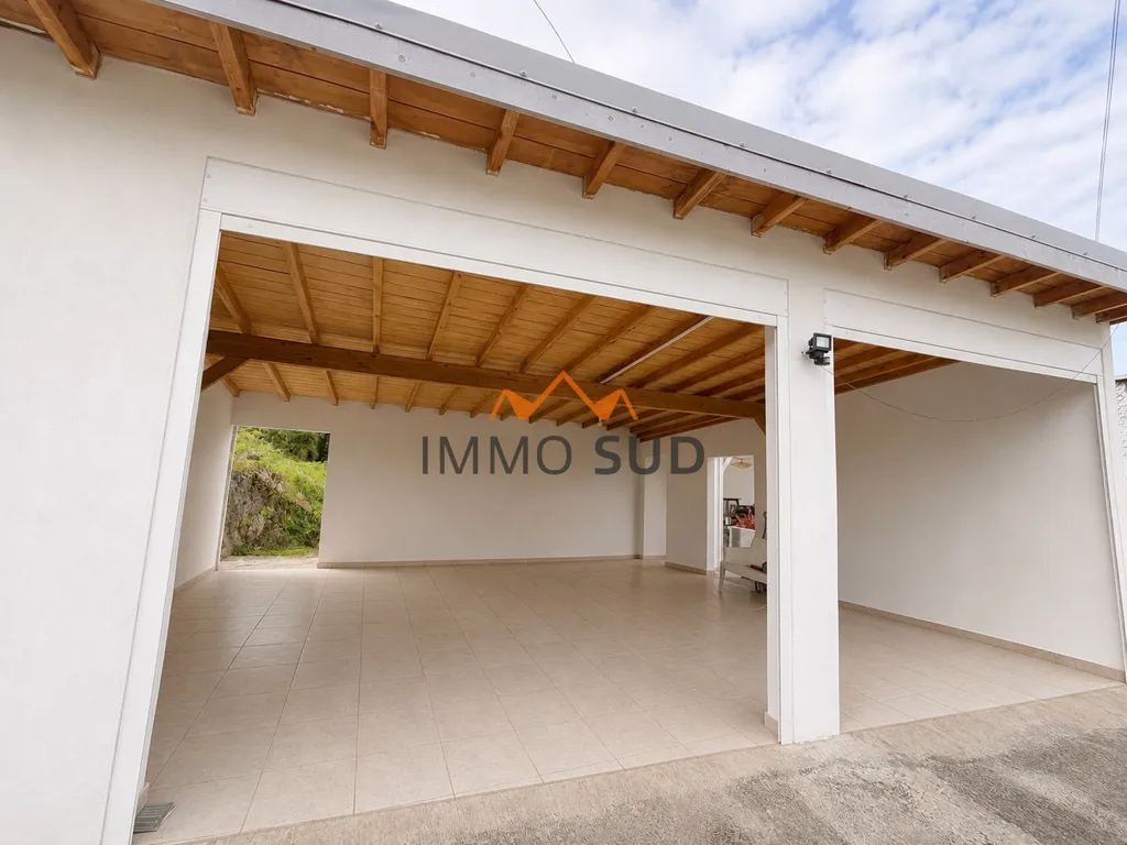 Garage - Villa Meublée avec Piscine à Goyave