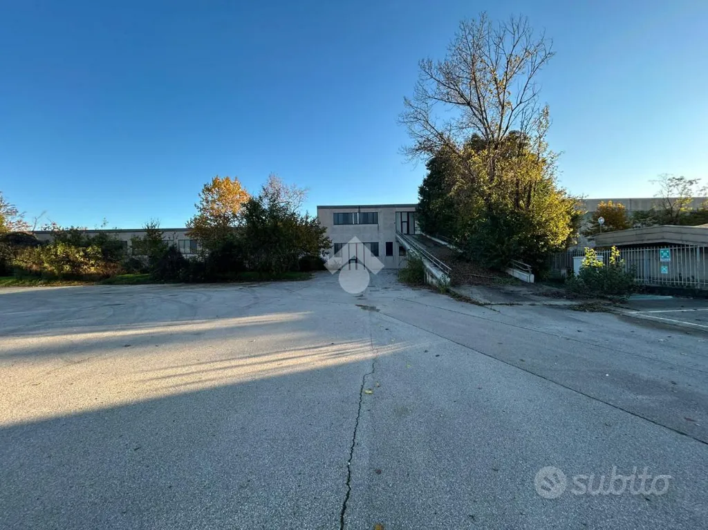 Välivaade - Warehouse with Ramp in Cellatica Industrial Zone