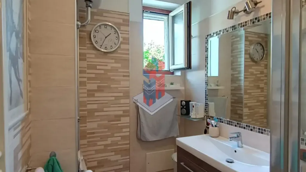Bagni - Appartamento con due balconi a Napoli