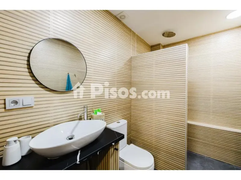 Salles de bain - Loft with Exterior Access in Calle de Zúñiga