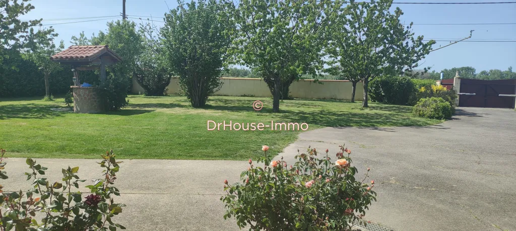 Garden - Villa with Pool and Garden in Longages