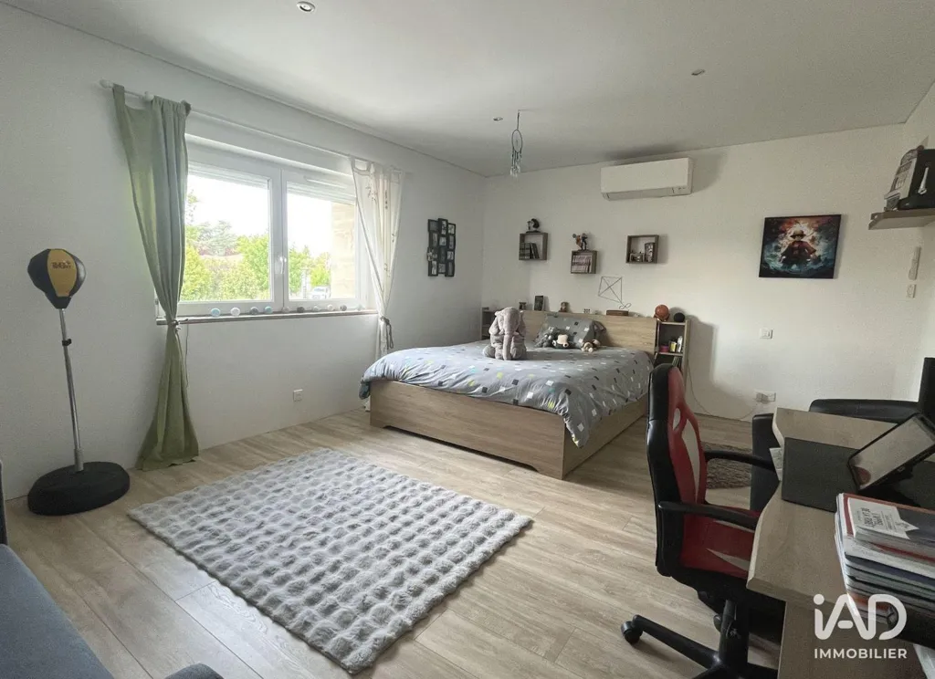 Chambres - Maison Rénovée en Pierre avec Jardin à Vouillé