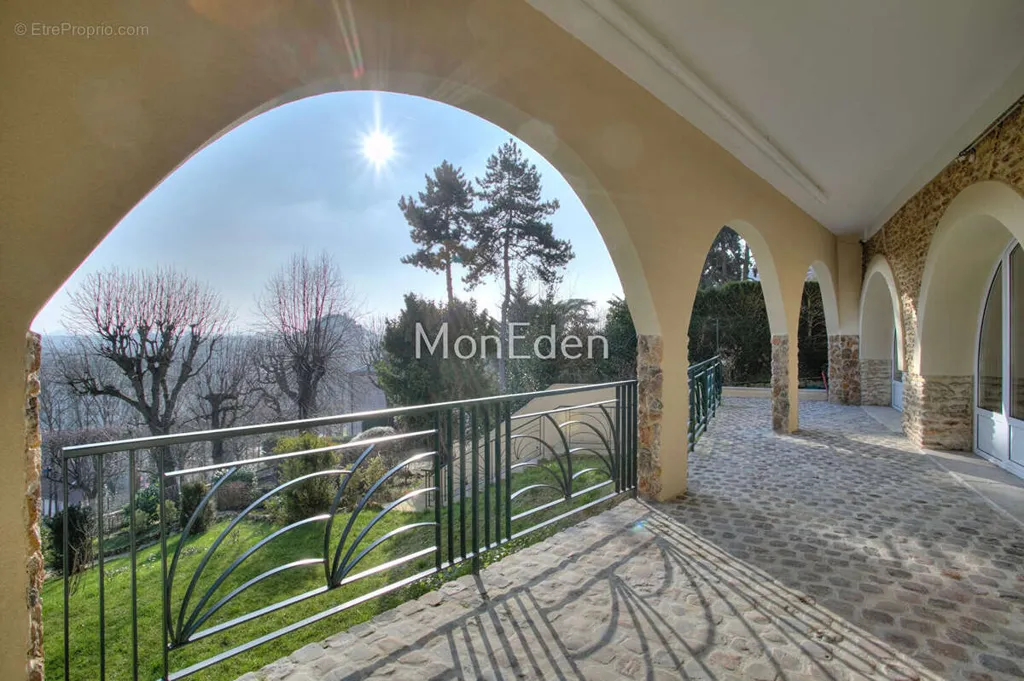 Terrass - Villa with Eiffel View in St Cloud