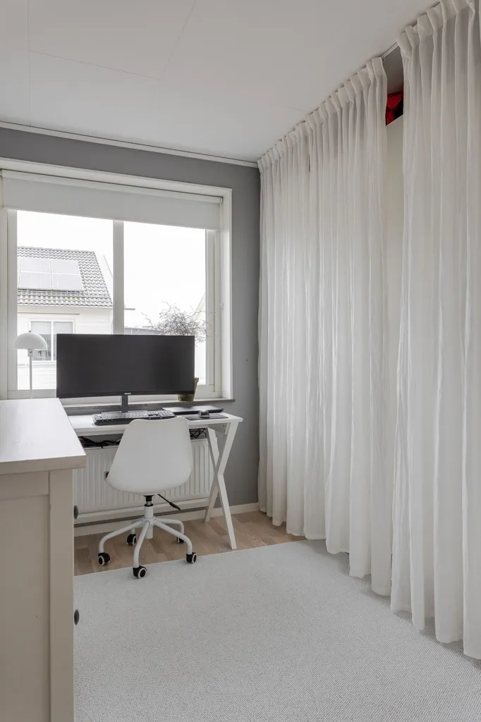 Bureau - Apartment with Solar Panels in Vikaholm