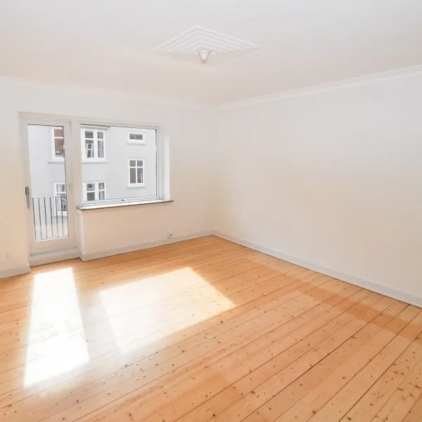 Pièces - Two-Bedroom Apartment with Balconies in Aalborg Centre