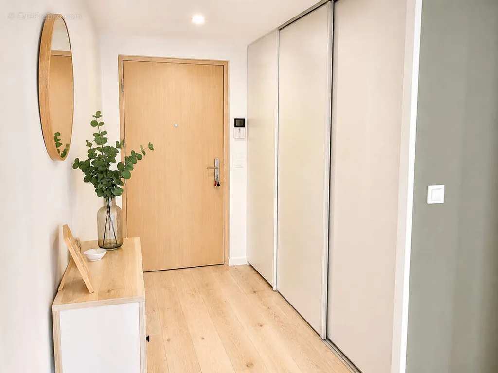 Esik - 2-Bed Apartment with Private Garden in Paimpol