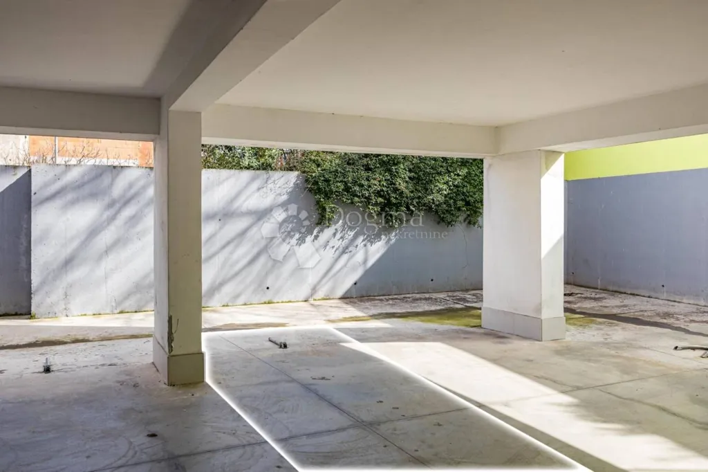 Garage - Two-Bedroom Apartment with Garage in Pula Centre
