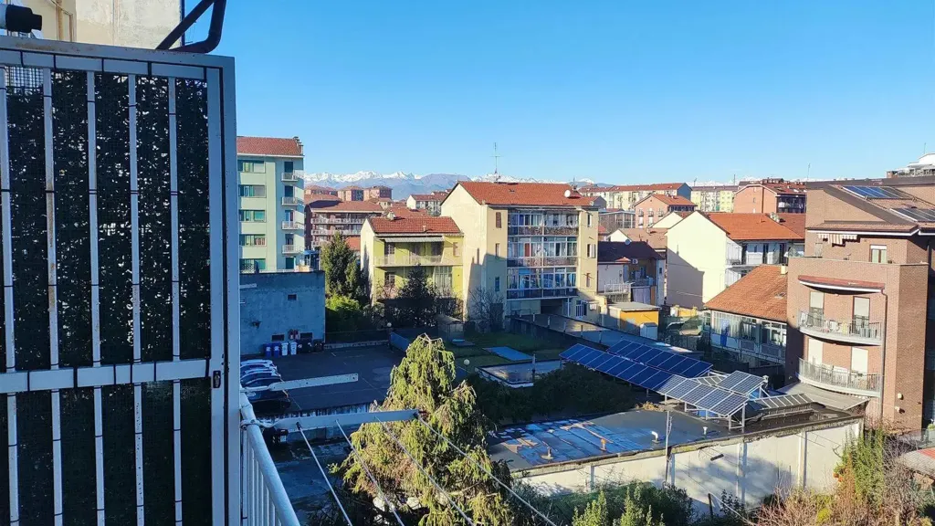 Balcon - Brightly Laid-out Flat with Balcony in Moncalieri