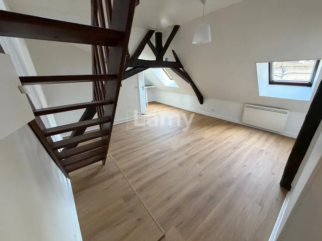 Zimmer - Loft-Style Apartment with Mezzanine in Central Location
