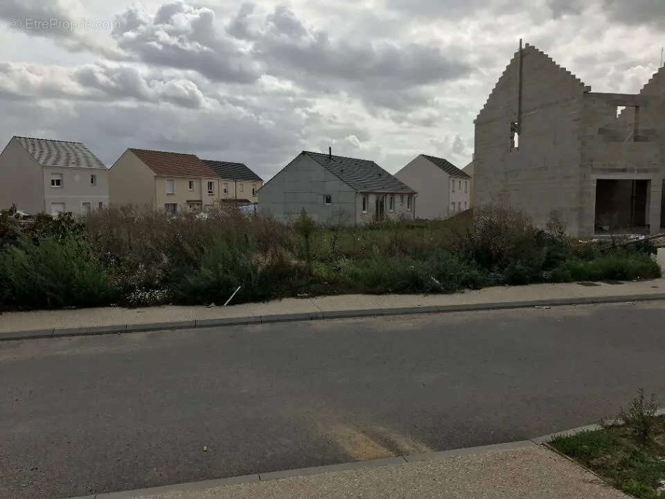 Maa asukohas Marolles-Sur-Seine