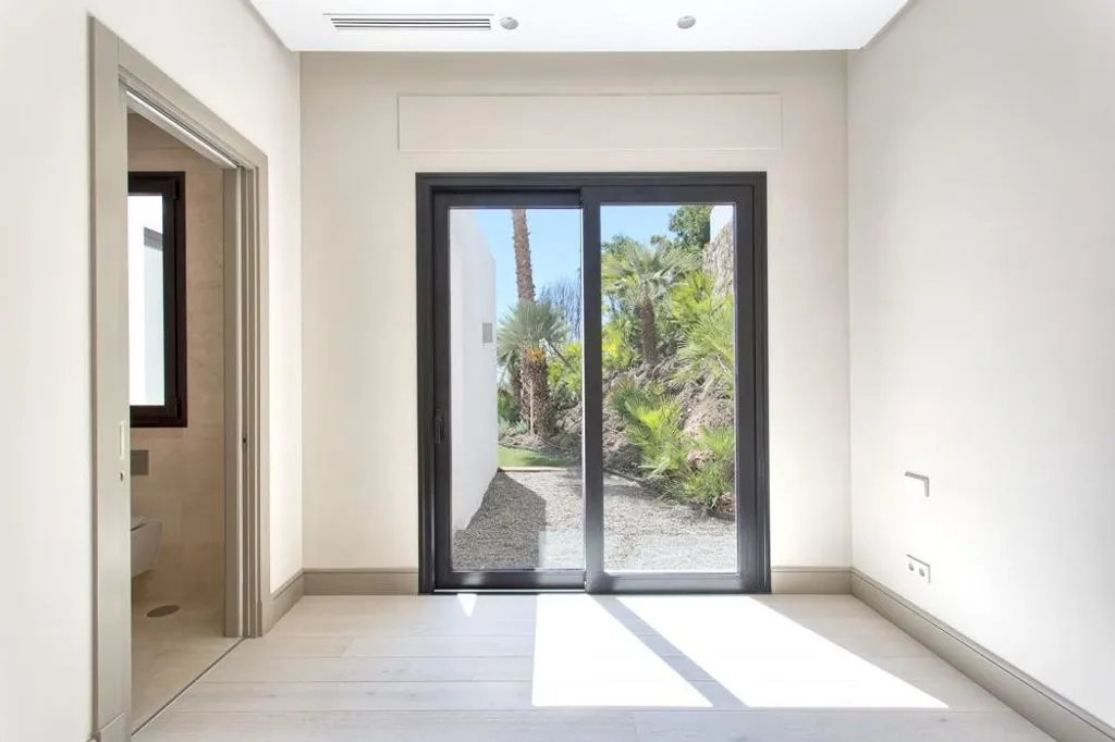 Esik - Luxury Villa with Pool in Benahavís