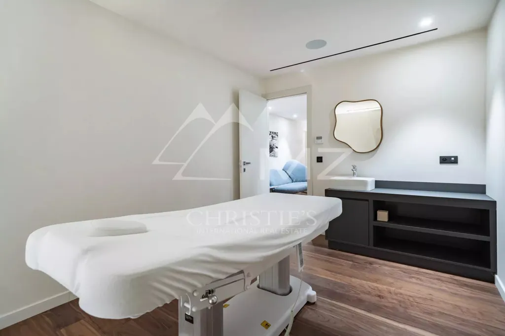 Bedrooms - Contemporary Villa with Pool in Cannes
