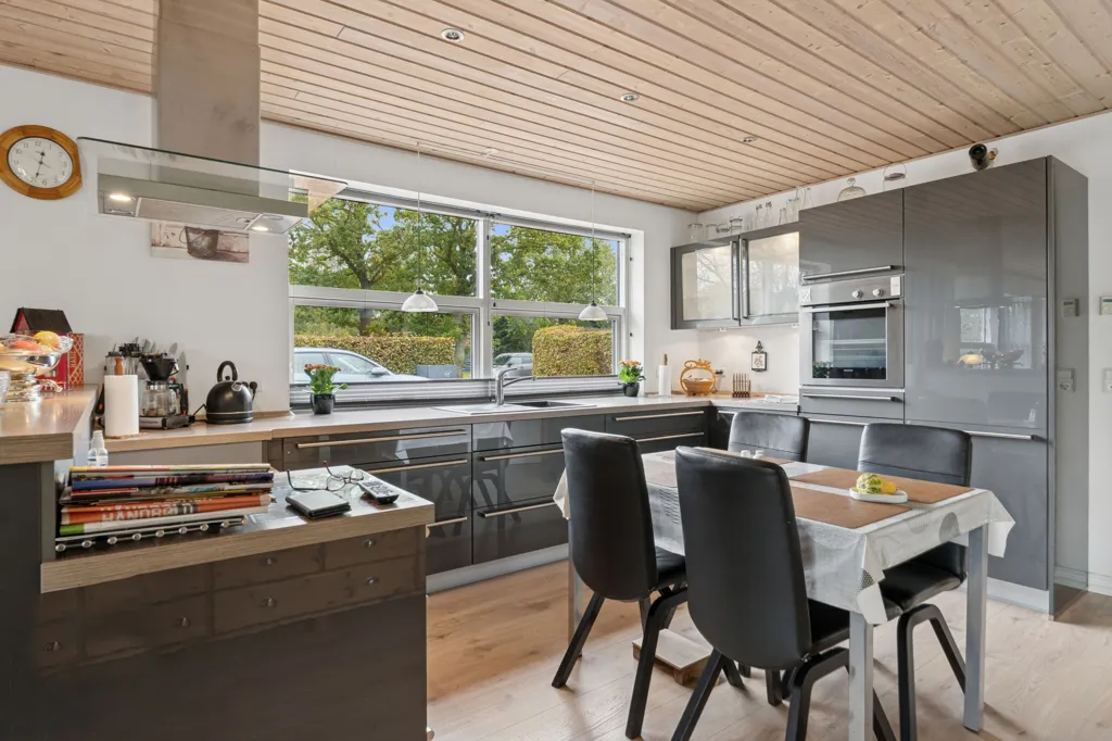 Cucina - Well-Built Summerhouse with Garden in Skellet