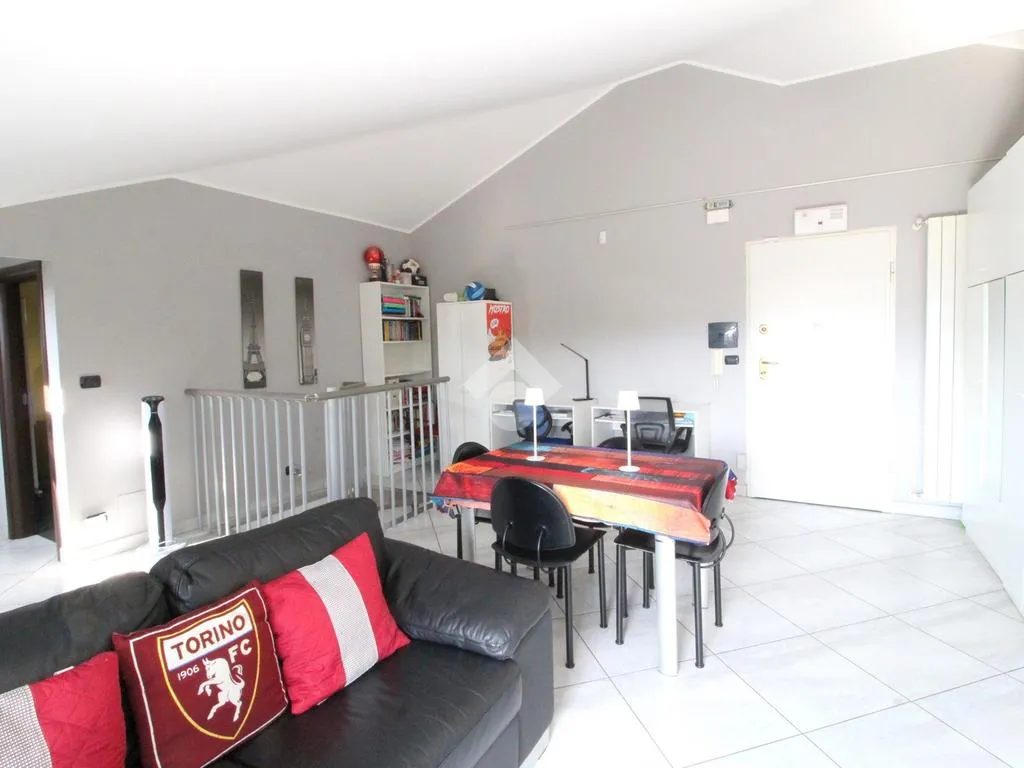 Elutuba - Penthouse Apartment with Balcony in Pianezza