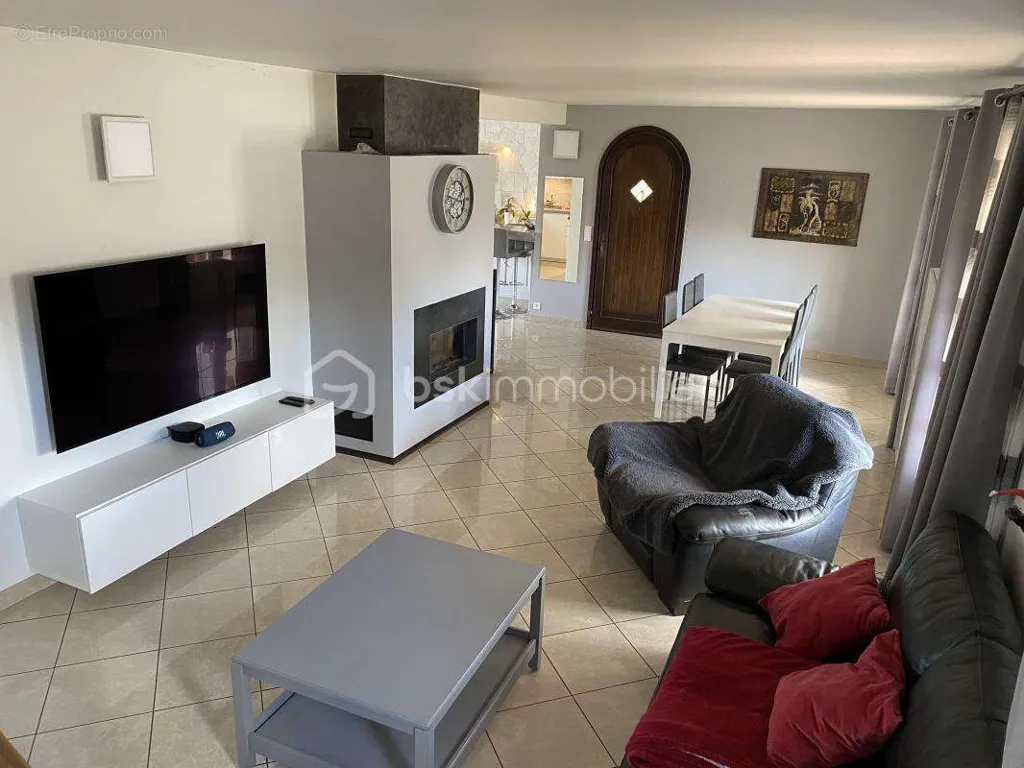 Elutuba - House with Pool in Saintry-sur-Seine