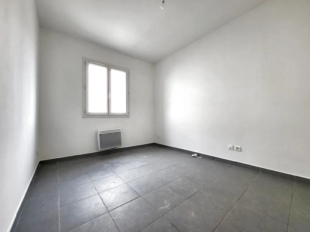 Pièces - Maison avec Terrasse et Jardin à Quissac