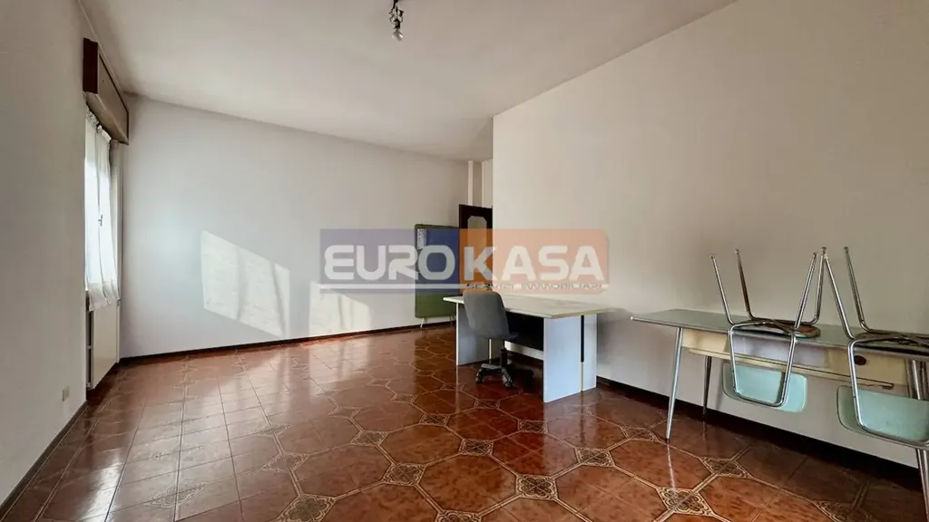 Bureau - Villa with Garden in Osio Sopra