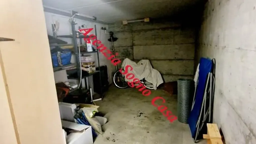 Garage - Villa with Garden in San Varano, Forlì