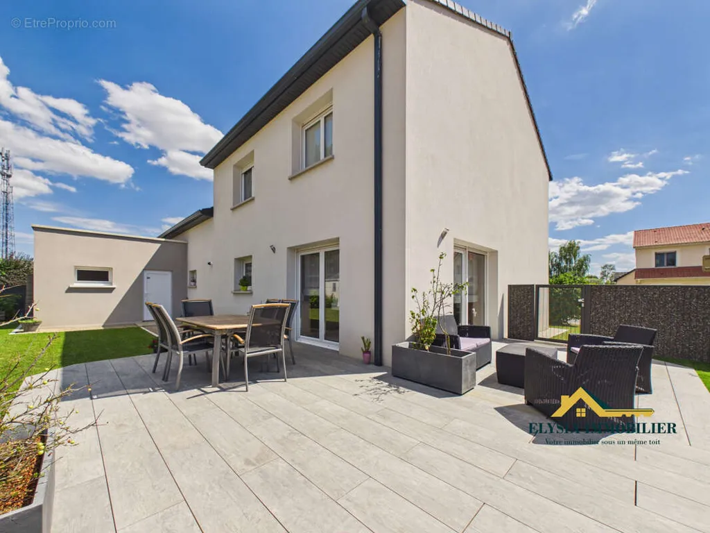 Terrasse - Maison Luxueuse avec Terrasse à Ludres