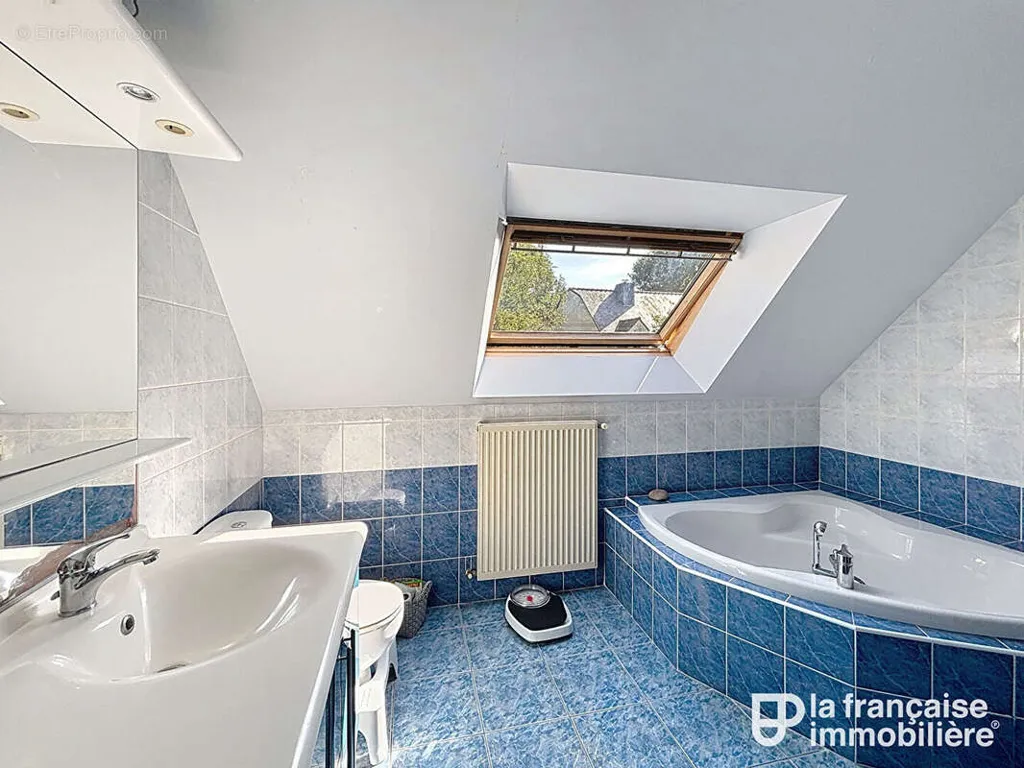Salles de bain - Maison avec Jardin dans un Quartier Privilégié à Thorigné