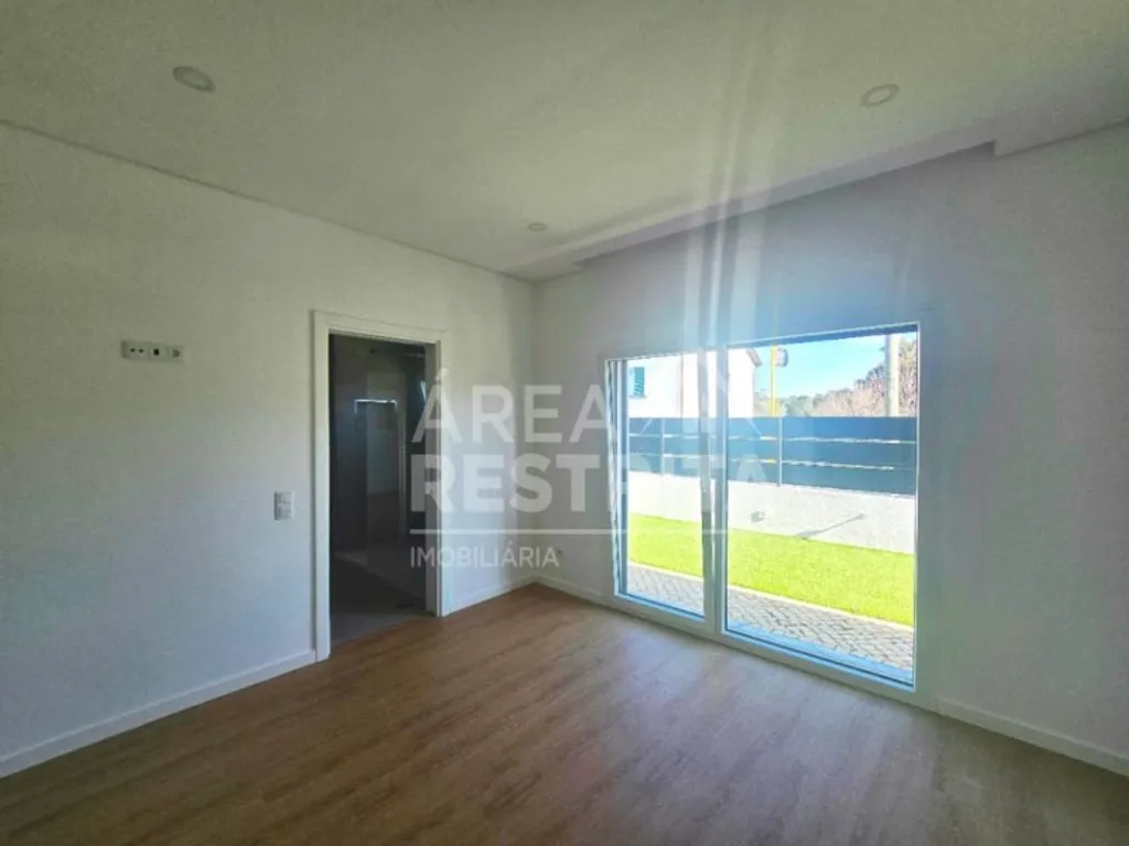 Toad - Luxury Detached House with Pool in Setúbal