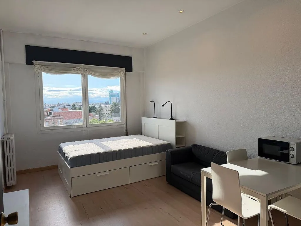 Chambres - Bright Studio with Views in El Viso, Madrid