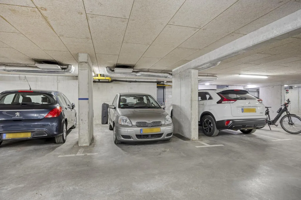 Garage - Light-Filled Apartment with Balcony in Central Tilburg