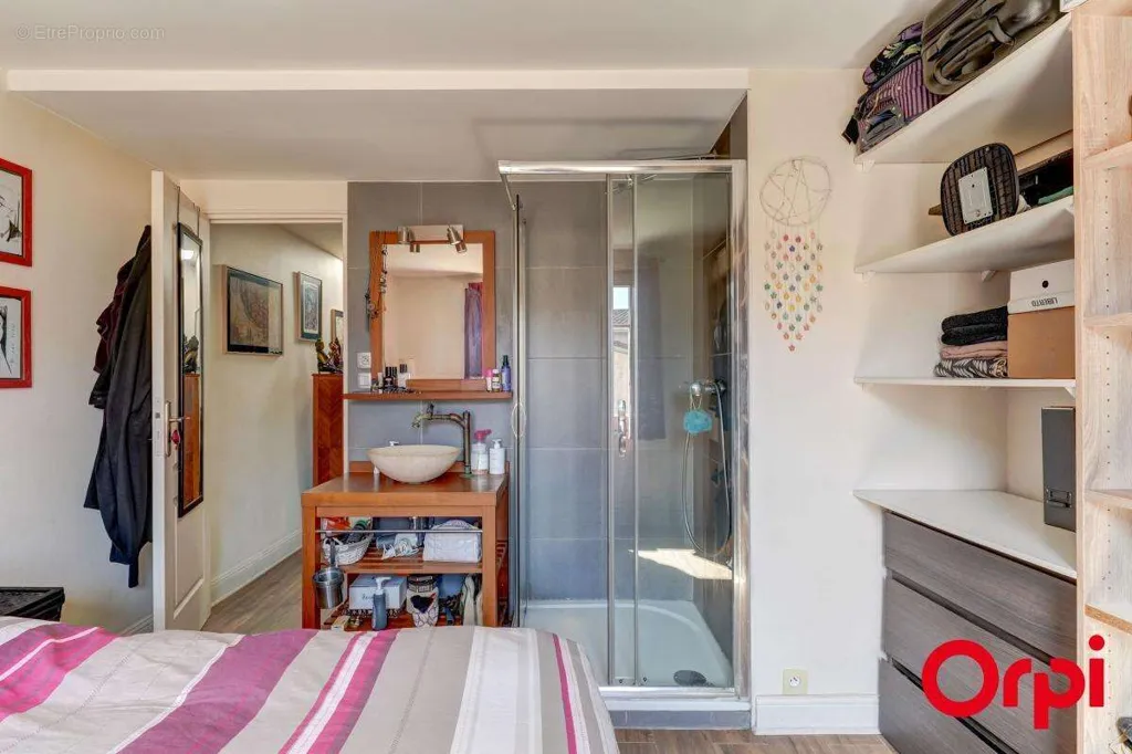 Bedrooms - Charming 2-Bedroom House in Caluire
