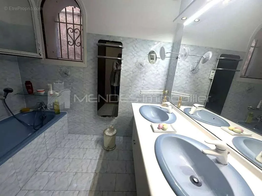 Vannitoad - 4-Bed Apartment with Loggia in Èze