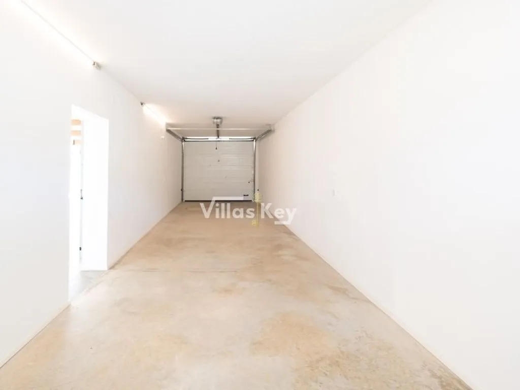 Garage - Modern Villa with Pool in Lagos, Portugal