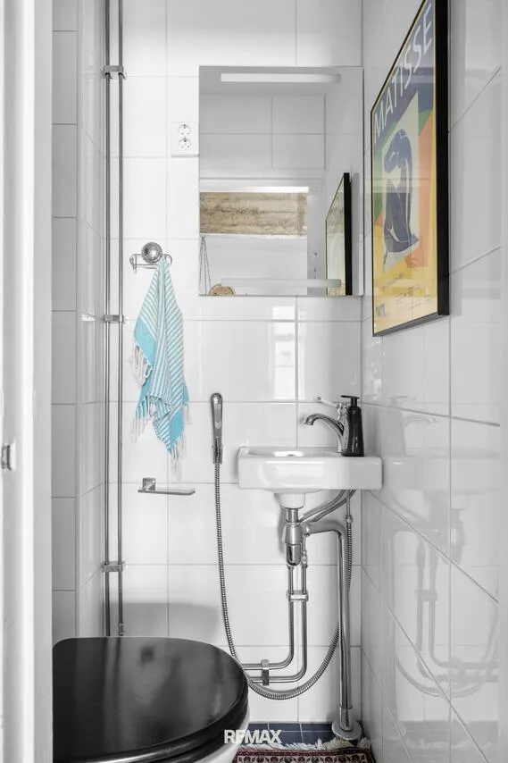 Bathrooms - Renovated Apartment with Sauna in Helsinki