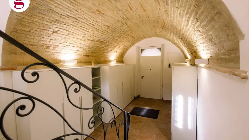 Esik - Rustic Villa with Balcony in Vasto