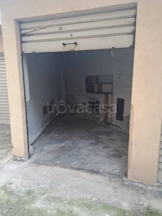 Garage - Bright Trilocale with Balcony in Torino