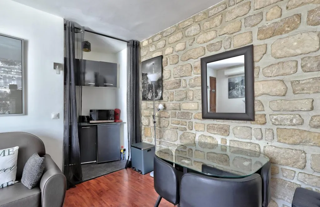 Elutuba - Studio with Exposed Stone in Paris 3