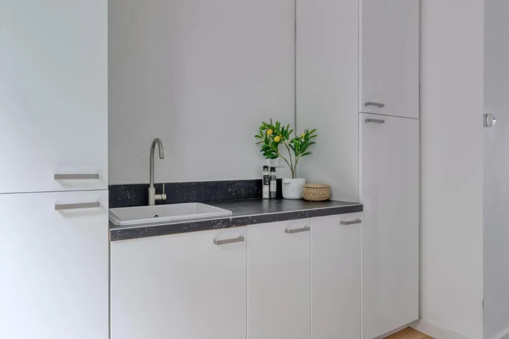 Köök - Charming Ground Floor Flat with Garden in Overschie