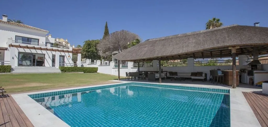 Piscine - Contemporary Villa with Hot-Tub in Marbella