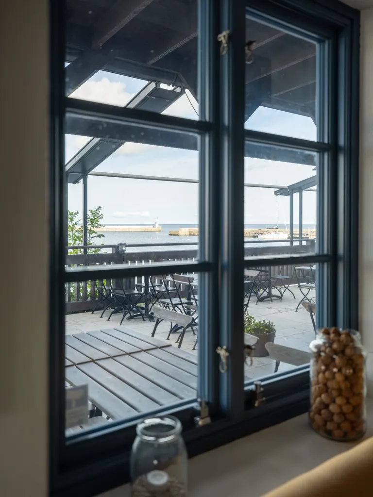 Toad - Commercial Property with Sea View in Herrvik