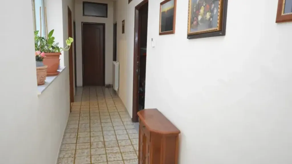 Esik - Spacious Apartment with Balcony in Crosia