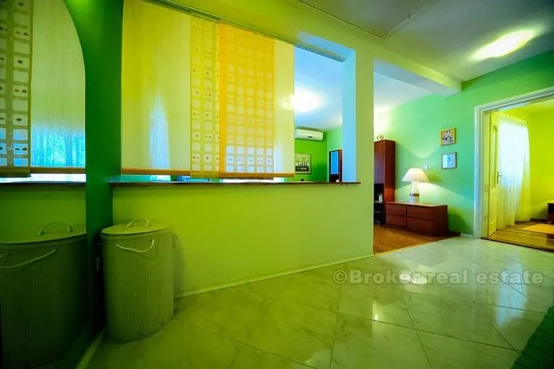 Elutuba - Newly Built Villa with Pool in Postira