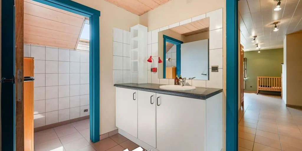 Salles de bain - Maison avec Atelier sur Terrain de 1372m² à Balen