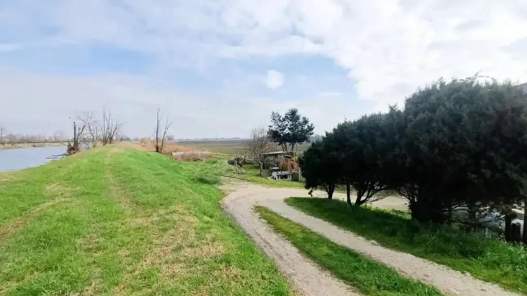 Apartment with Private Yard in Adria