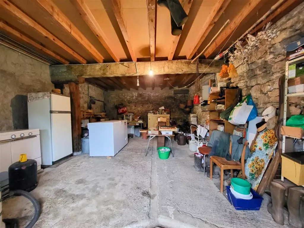 Garage - Propriété Agricole avec Maison à Lauquet, Occitanie