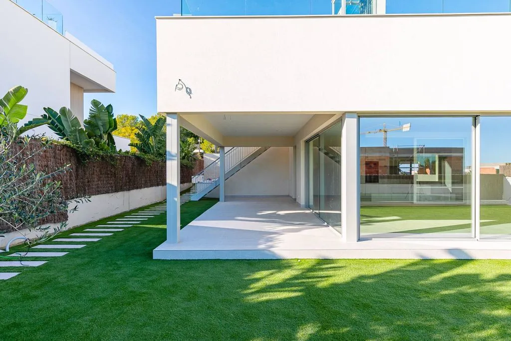 Jardin - Luxury Detached House with Rooftop Terrace in Sitges